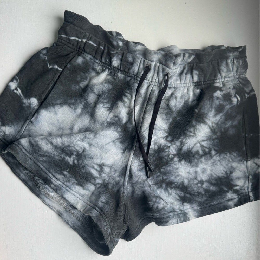 Inner Glow High-Rise Short